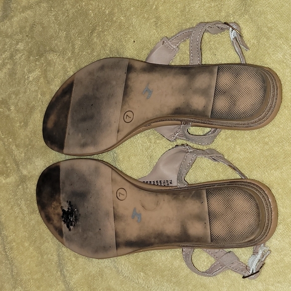 Beaded sandals. - Picture 5 of 9